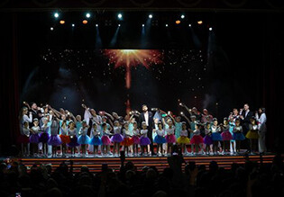 Отчетный концерт коллективов Кольского центра культуры «Палитра творчества»