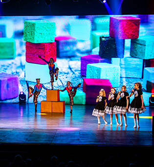 Концерт «Яркие краски детства»